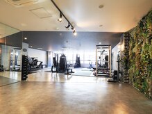 居留地フィットネス(居留地Fitness)の雰囲気（開放的な空間で快適にパーソナルトレーニンをお届け☆）