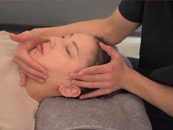 グレイ(GRAY)/骨盤矯正 骨格矯正 姿勢 猫背 顔