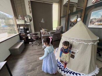 イエロー(Yellow)の写真/半個室キッズルームでお子様連れでも安心、周りを気にせずネイルを楽しめます^ ^