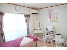 店内写真　癒しのベビーピンクで統一しています