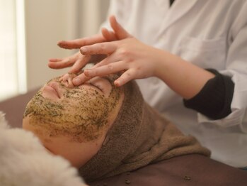 アルバ スキンガーデン(ALBAスキンガーデン)の写真/毛穴レス＆気になる肌荒れを一気に改善！REVIハーブピーリングで透明感溢れる“素肌美”を手に入れる☆