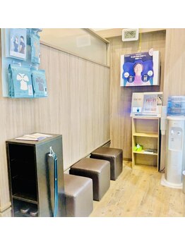 ナチュラルウェーブ 市名坂店/待合スペース