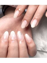 エイミーユア(Eimmy Yua)/白グラデネイル