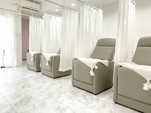 全席ふかふかのリクライニングソファ♪ゆったりとリラックスして施術が受けれます♪
