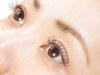 ピエナ(Piena)の写真/《次世代★デザインキープラッシュ導入！》デザインの美しさが長く続く新技術♪自まつ毛の負担も最小限◎