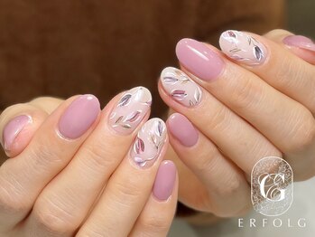 エアフォルク 銀座(ERFOLG)/大人かわいいチューリップネイル