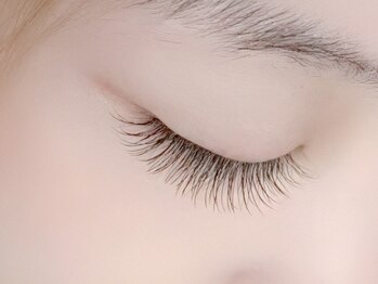 ABマツエクネイルサロン 2号店の写真/大人女性に人気のナチュラルに盛れる可愛いまつ毛で上品な印象に♪お友達と一緒にペアでの施術も可能◎