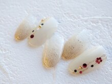 カトルナフ(quatre fois neuf)/乳白色カラー和柄ネイル