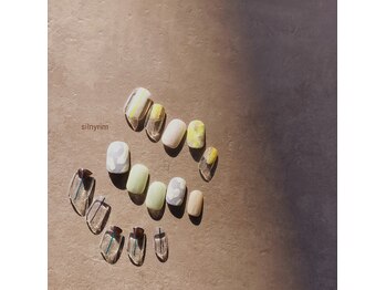 シルニー リム(Silny rim)/アシンメトリーニュアンスネイル