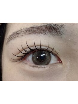 ナチュラル上品な目元にしたい