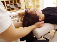 カラダファクトリー イオンモール多摩平の森店/施術の流れ7.施術(首肩周り)