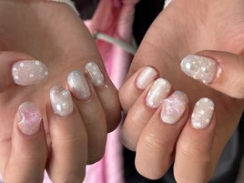 白きらきらネイル