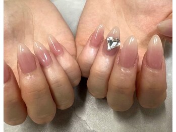 ビープラス(vi+)の写真/【派手すぎずシンプル×上品に魅せる】働く女性のための“きちんと可愛い”ネイルもおまかせください◎
