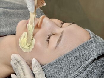 ビューティルーム アム(BEAUTY ROOM amu)の写真/フェイシャルWAXシェービング☆産毛ゼロで真のツヤ肌へ◇同時に眉毛も整えて洗練された印象に◎