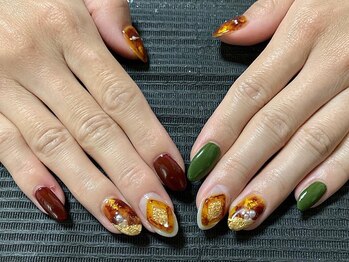 ミナネイル(mina-nail)/ボルドー×深みグリーン