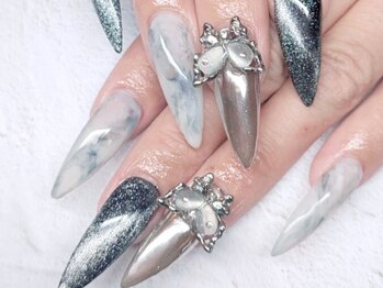 アヤネイルズ アンド アイラッシュ(AYA NAILZ.＆Eyelash)の写真/柔軟性のあるチップGelipで綺麗なフォルムを創り出す♪理想の長さやデザインで”なりたい”を叶えます！