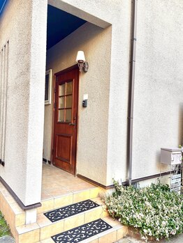 ナデシコ バイ ワンネス(Nadeshiko by One'Ness)/茶色の木の扉からお入り下さい！