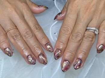 ヘルモッソ(hermoso)の写真/大人女性におすすめ★上品かつ品のあるネイルが叶う☆オフィスネイルにも◎上品な指先でお仕事中も気分UP♪