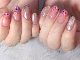 キラキラフラワーネイル