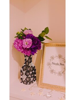 ニコルビー(Nicole Bee)/