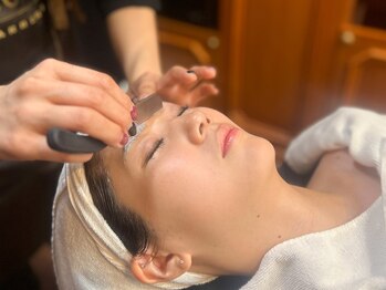 ミリオンバックス シェービング アンド ブライダル 神田店(Million Bucks)/眉周りもお剃りして整えます