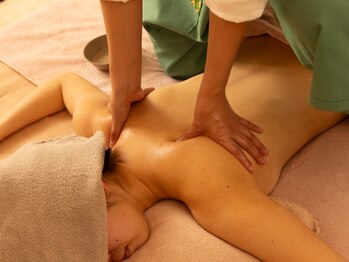 アスミィ(As'me)の写真/深い圧とアロマで体の芯までほぐす極上の癒やし時間をご提供◎血行・リンパの巡りを穏やかに整えます♪