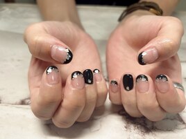黒フレンチハートネイル