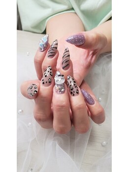 アンナ(Anna)/アニマル柄ネイル