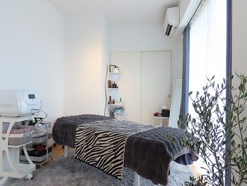 エムズブルー(M’s Blue)の写真/頑張るあなたへ♪仕事帰り最終21:30まで！完全個室で気兼ねなく、無理なく通えるエステ発見！