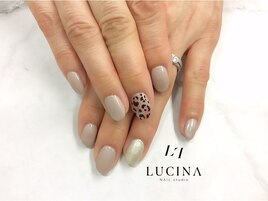 C-31 シンプルヒョウ柄ネイル
