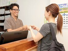 岳鍼灸整骨院の雰囲気(入ってすぐ受付◎笑顔でお出迎えいたします♪)