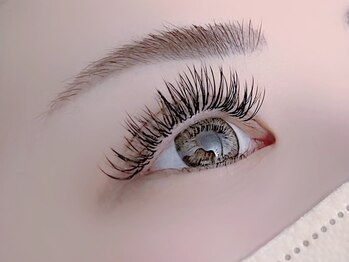 アーデル(Adel)の写真/【まつげパーマ】豊富なロッドでお好みのカールに♪【エクステ】モチの良さ◎理想のお目元デザインに！