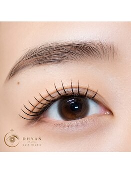 まつげパーマ・マツエク専門店　DHYAN Lash Studio【ディヤン】の写真/高いキープ力と目元へのやさしさを両立♪こだわりのライトで心地よく続けられるLEDエクステをご提供します