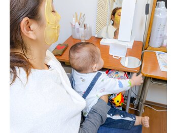 コタカ(KOTAKA)/施術風景（お子様同伴）