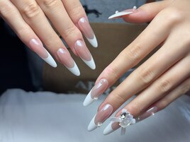 フレンチ×ビジューが映える