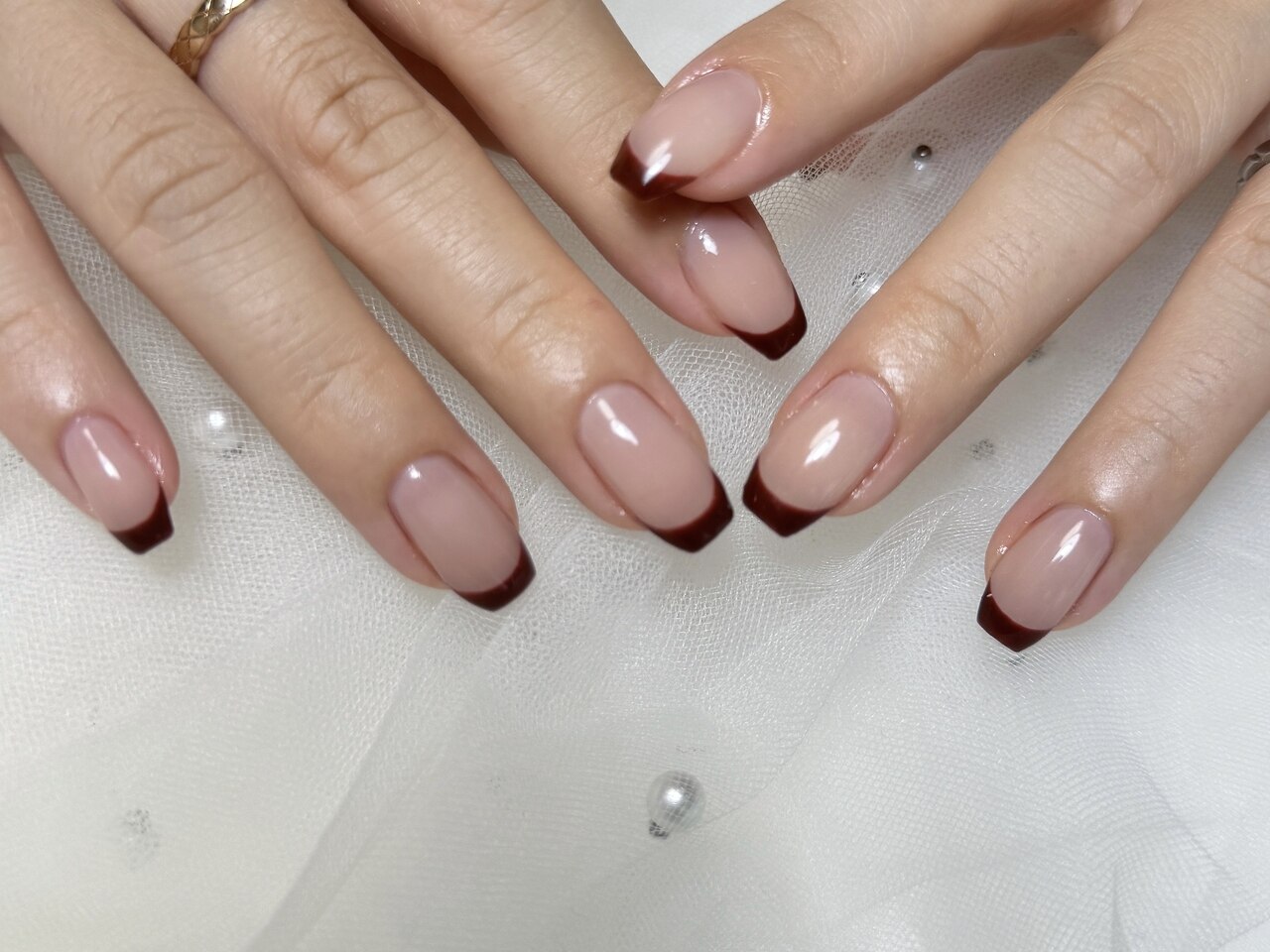 2025年-2026年冬トレンド】ボルドー フレンチのネイルデザイン集｜人気