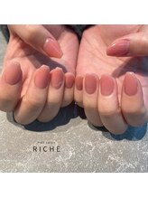 リッシュ(RICHE)/透け感ピンクネイル