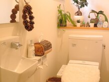 ビーラボ 王子駅前店/明るく清潔感のあるトイレ