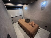 リスブラン 銀座新富町店/優しい光が照らす施術室