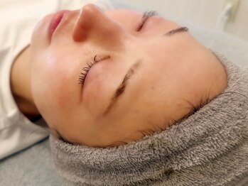 ペルル(Perle)の写真/本格肌質改善★選べる2種のピーリングと、美容液で徹底ケア♪ふっくらハリツヤに満ちた憧れの水光肌へ◎