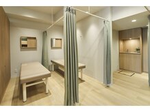 リコア鍼灸接骨 大森海岸(ReCORE鍼灸接骨)の雰囲気(きれいでおしゃれな店内で毎日の疲れをしっかり癒します♪)