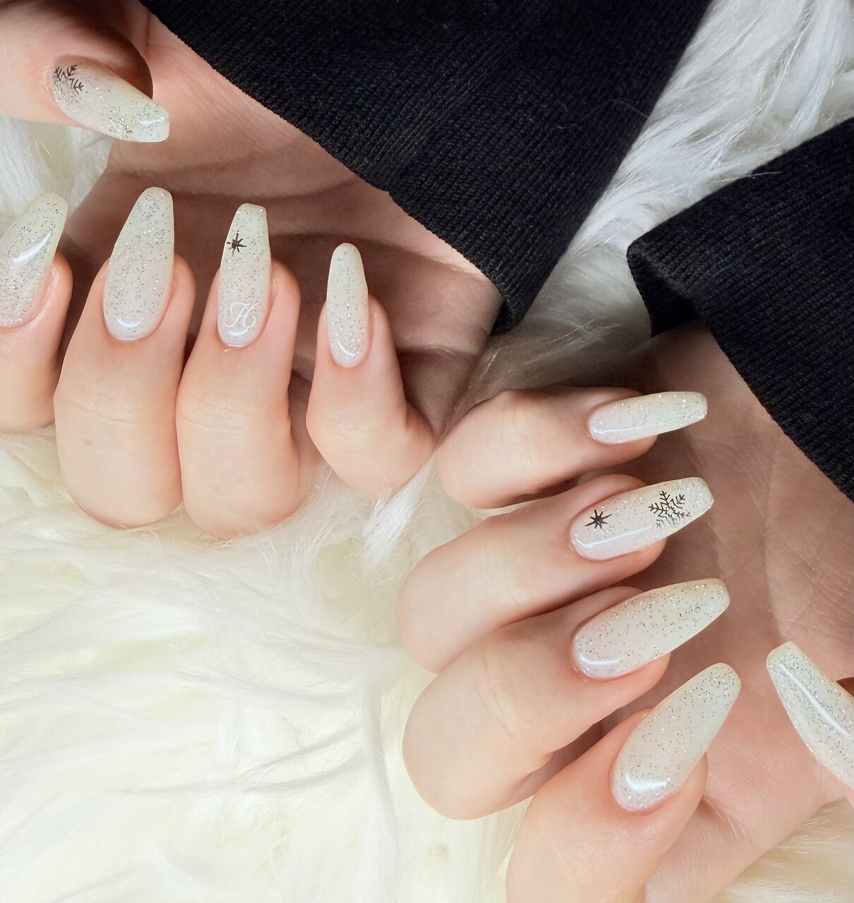 2026年冬トレンド】ホワイト ワンカラー ハンドのネイルデザイン集