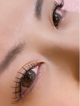カリス(Salon de Charise)の写真/【ご新規様LED代+他店オフ+アイシャンプー無料】圧倒な”持ちの良さ”に驚き!LEDエクステ+マツパーも大人気