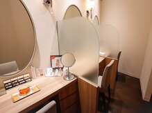 アプレイジ 阪神梅田本店の雰囲気（施術後はメイクブースでごゆっくりお過ごしくださいませ♪）