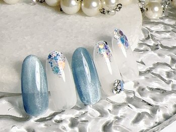 リュールネイル(lueur nail)/光をまとうブルーネイル