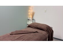 らくもみプラスαの雰囲気（オイルマッサージ、まつ毛パーマなどは個室にご案内いたします。）