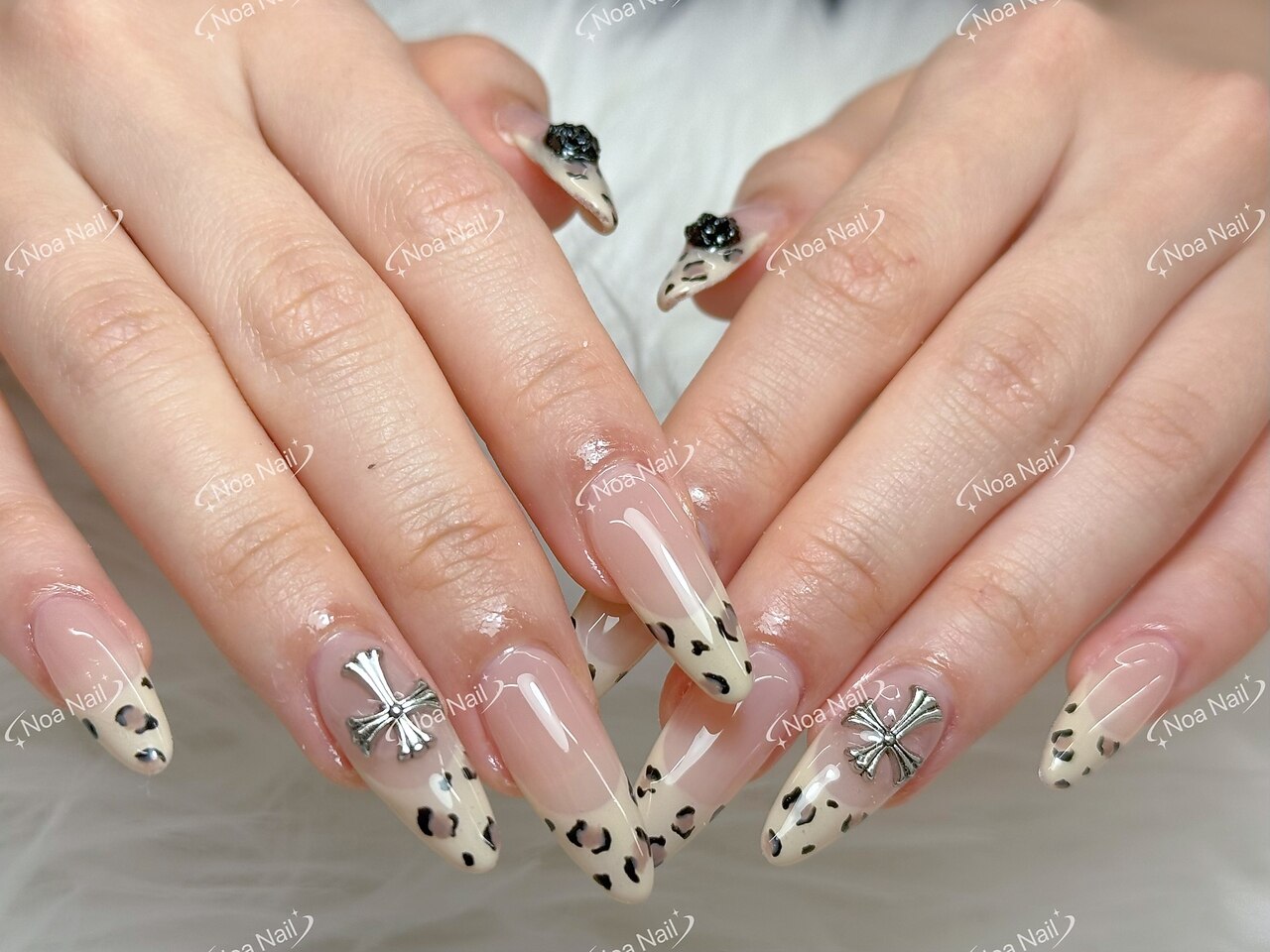 ヒョウ柄ネイル 十字架パーツ：PG013847027｜ノア ネイル(Noa Nail)の