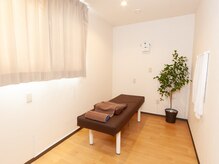 本格骨盤矯正＆整体サロン はとり【骨盤矯正/産後ケア/肩こり腰痛】の雰囲気（周りを気にせず、ゆったりとお過ごしいただける半個室です。）