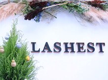 アイラッシュサロン ラシェスト(LASHEST)の雰囲気（ドライフラワーで飾られた受付でお客様をお迎えします）