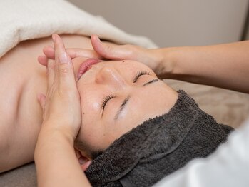 ソラ(Sora)/フェイシャルリンパ施術風景